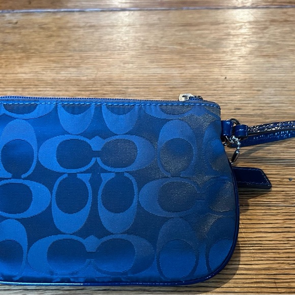 Coach Royal Blue Signature Jacquard Wristlet - Picture 4 of 5